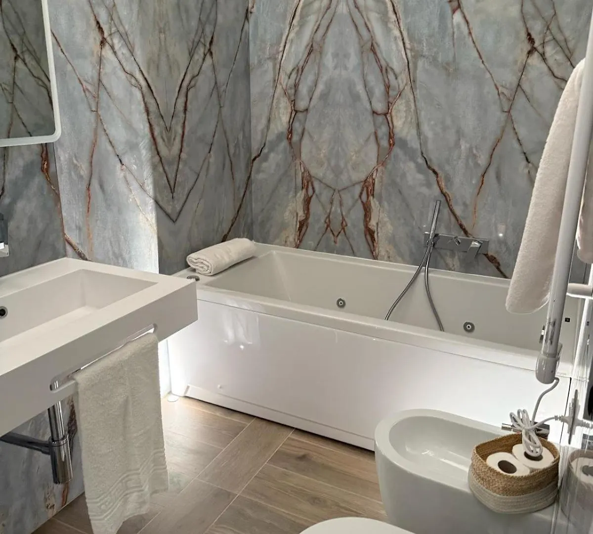Private Luxury Fontana Di Trevi Apartment Rome