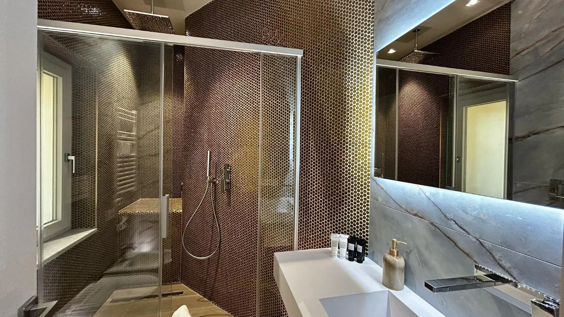 Private Luxury Fontana Di Trevi Apartment Rome 0*,  Italy