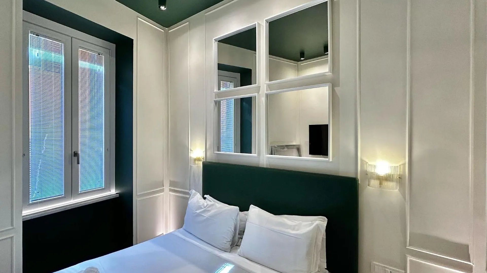 Private Luxury Fontana Di Trevi Apartment Rome Italy