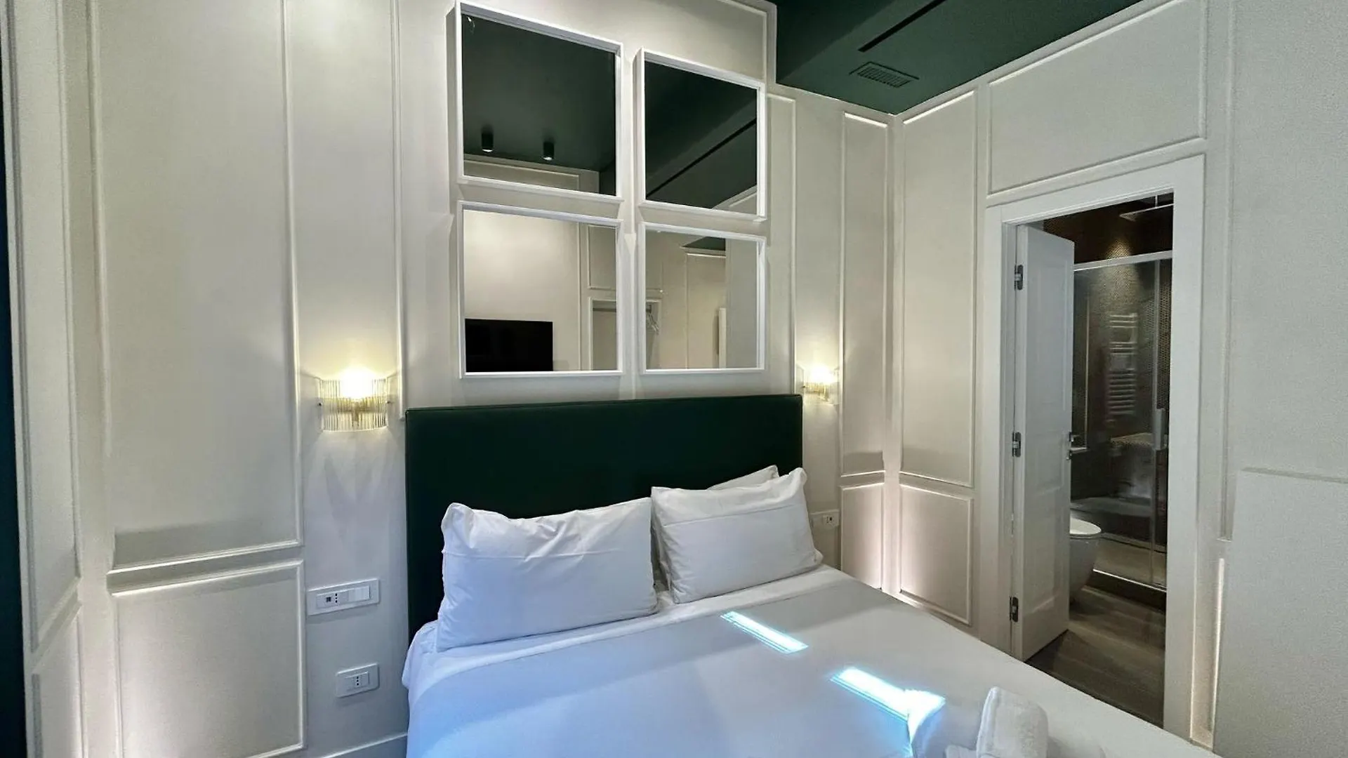 Private Luxury Fontana Di Trevi Apartment Rome Italy