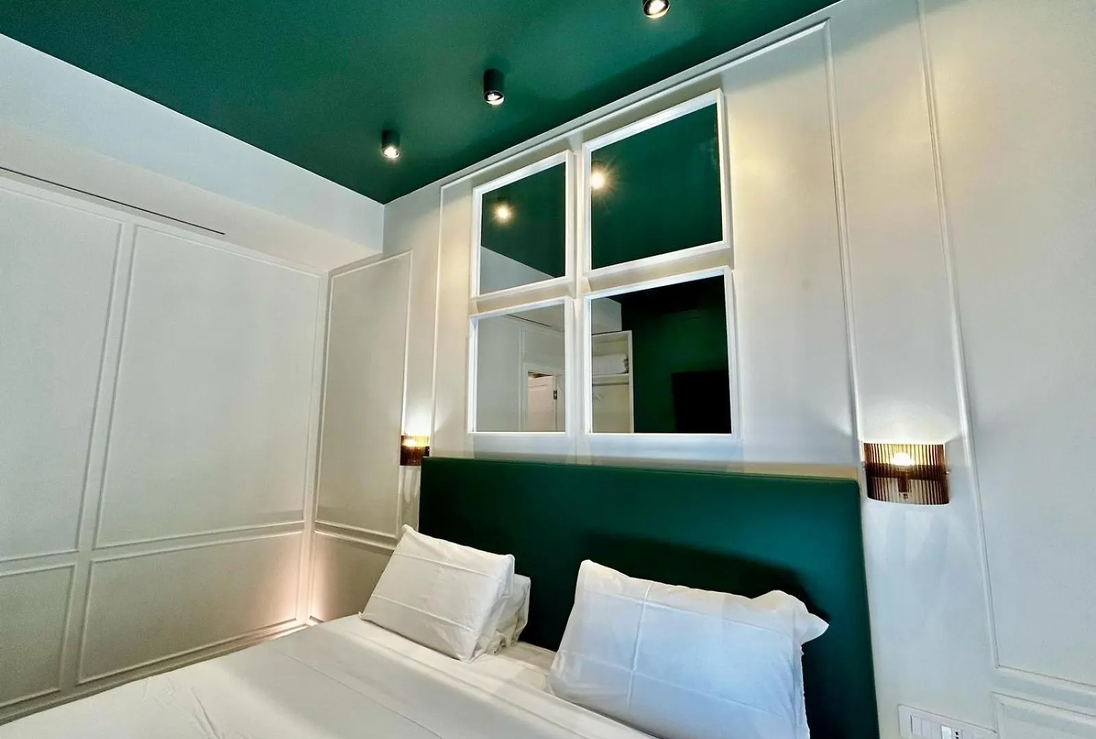 Private Luxury Fontana Di Trevi Apartment Rome