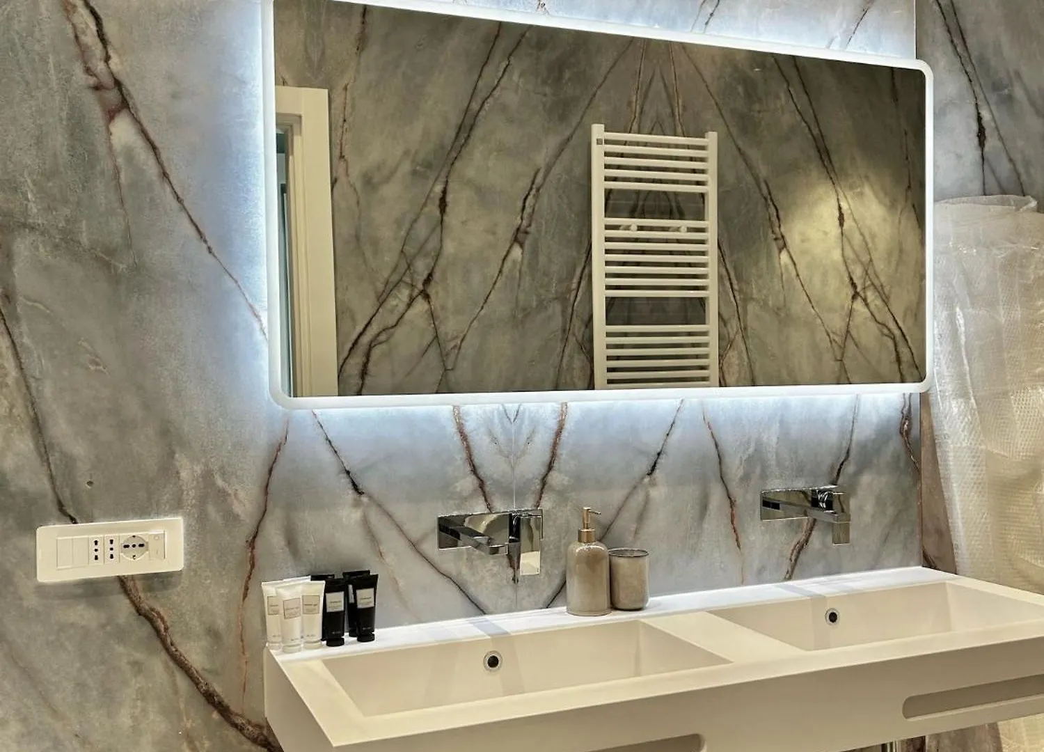 Private Luxury Fontana Di Trevi Apartment Rome Italy