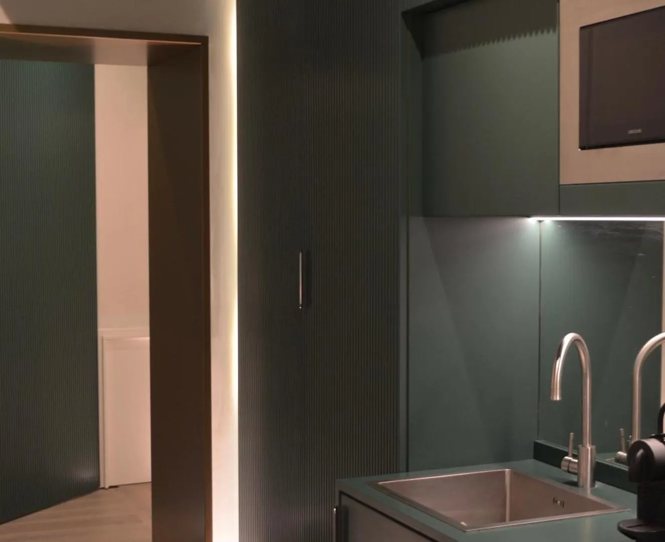 Private Luxury Fontana Di Trevi Apartment Rome